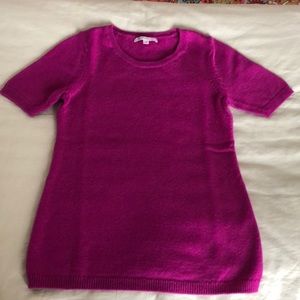 Magenta short-sleeved sweater